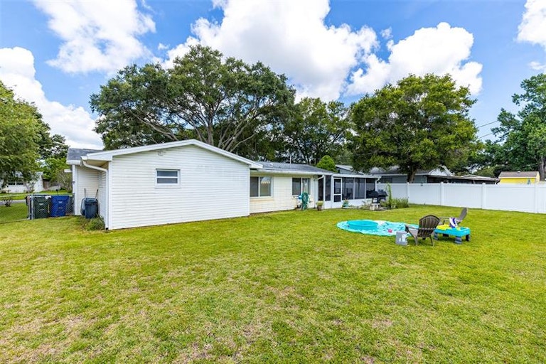 Photo 29 of 33 - 923 Phyllis Ave, Largo, FL 33771
