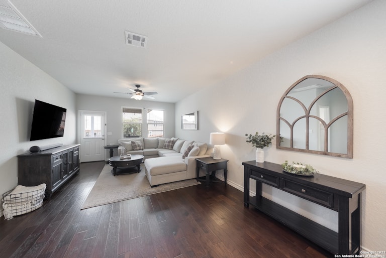 Photo 10 of 26 - 5503 Burr Blf, San Antonio, TX 78266