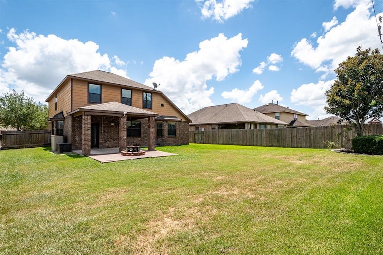 Photo 35 of 37 - 3206 W Trail Dr, Pearland, TX 77584
