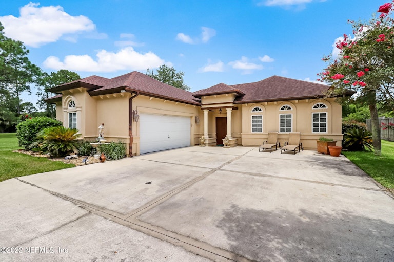Photo 1 of 30 - 1459 Fountain Dr, Fernandina Beach, FL 32034