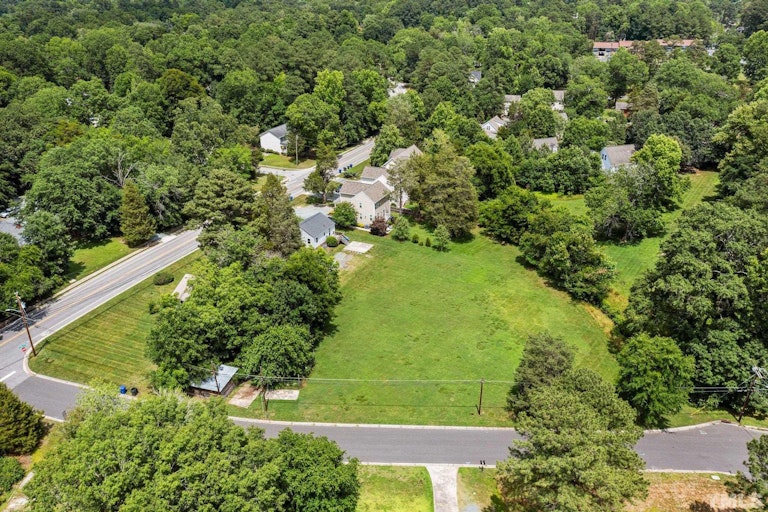 Photo 14 of 20 - 311 W Poplar Ave, Carrboro, NC 27510