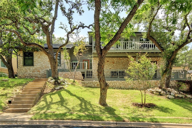Photo 4 of 32 - 8510 Appalachian Dr, Austin, TX 78759