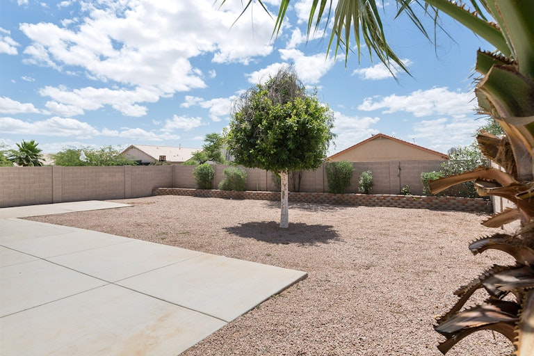 Photo 4 of 21 - 8825 W Minnezona Ave, Phoenix, AZ 85037