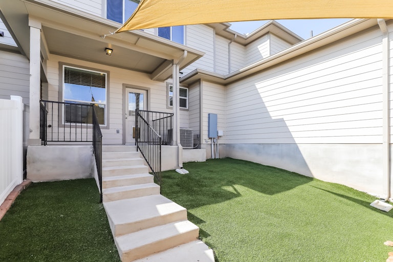 Photo 24 of 25 - 317 Crater Lake Dr, Pflugerville, TX 78660