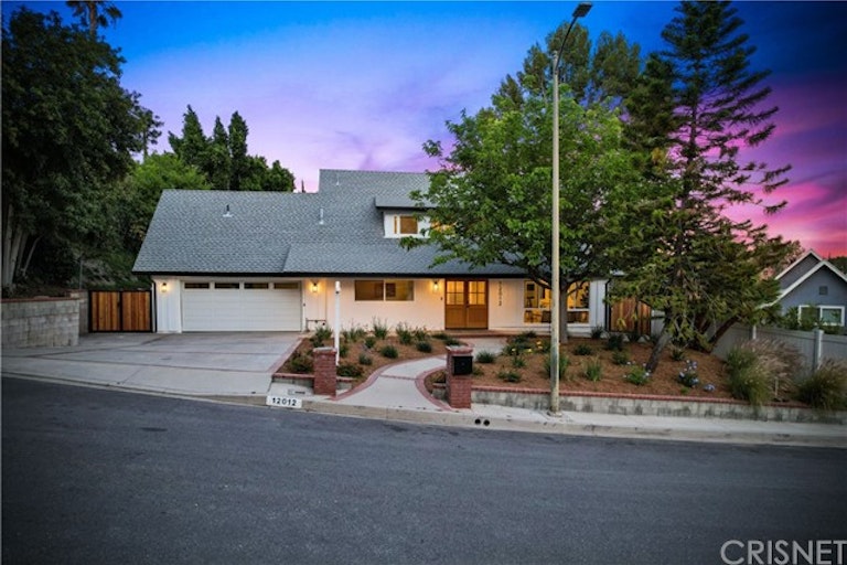 Photo 1 of 61 - 12012 Bambi Pl, Granada Hills, CA 91344