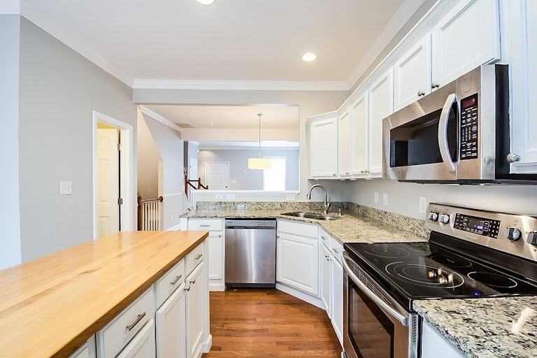 Photo 2 of 15 - 5507 Vista View Ct, Raleigh, NC 27612