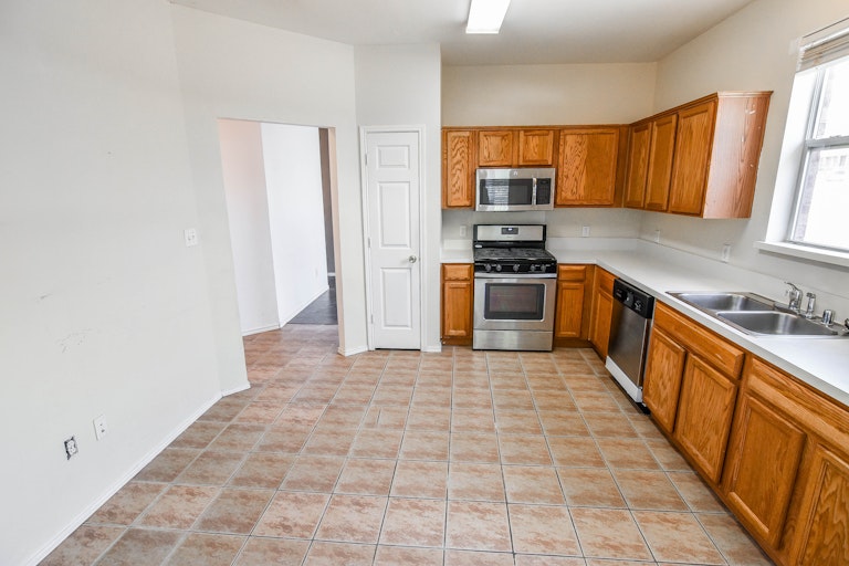 Photo 2 of 32 - 2600 Fondren Rd, Denton, TX 76210