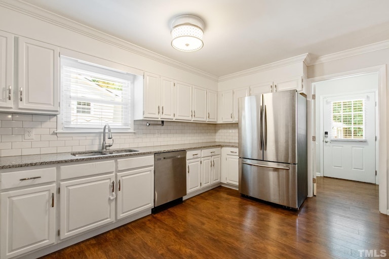 Photo 13 of 30 - 5313 Old Forge Cir, Raleigh, NC 27609