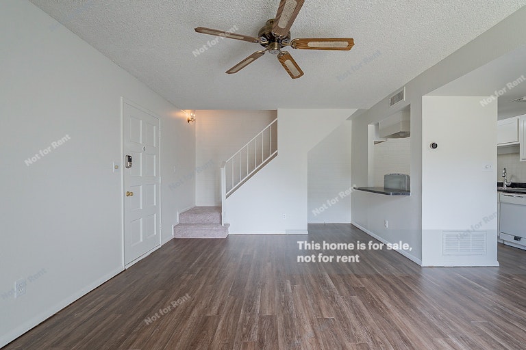 Photo 11 of 18 - 3402 W Echo Ln, Phoenix, AZ 85051