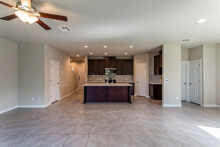 Photo 11 of 22 - 5602 Burr Blf, San Antonio, TX 78266
