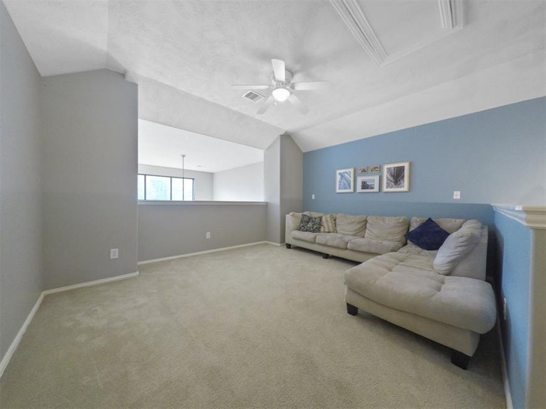Photo 13 of 18 - 14127 Austin Hollow Ct, Houston, TX 77044