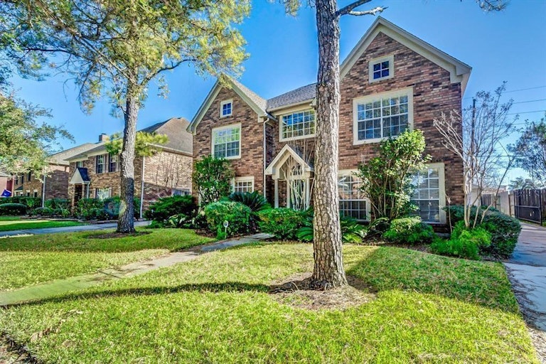 Photo 1 of 31 - 2919 Rimrock Dr, Missouri City, TX 77459