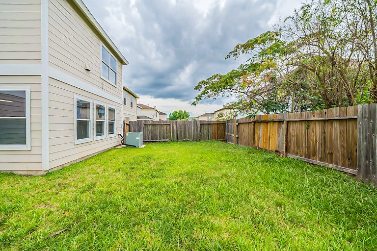 Photo 36 of 38 - 18910 Remington Mill Dr, Houston, TX 77073