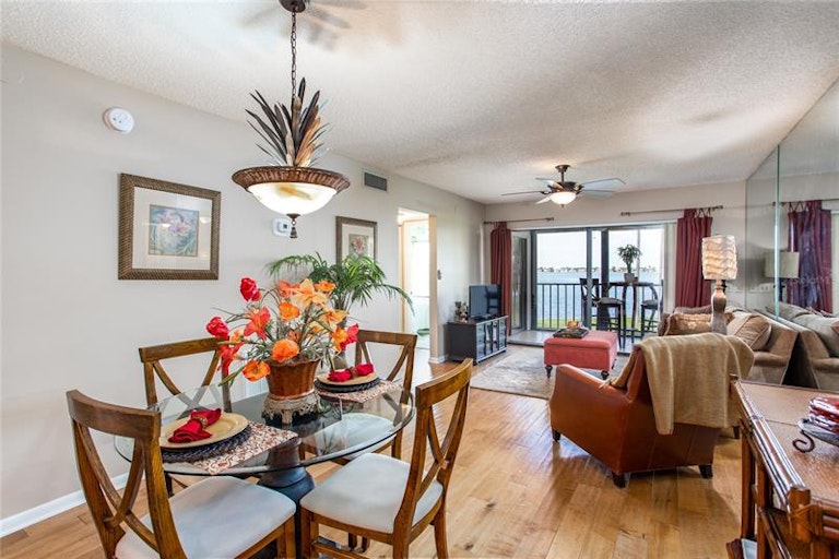 Photo 8 of 32 - 6295 Bahia Del Mar Cir #213, Saint Petersburg, FL 33715