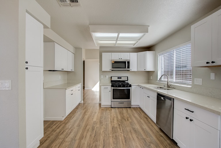 Photo 4 of 31 - 7441 Fireweed Cir, Citrus Heights, CA 95610