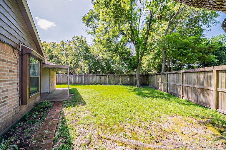 Photo 28 of 28 - 26 Parkbriar Cir, Baytown, TX 77521