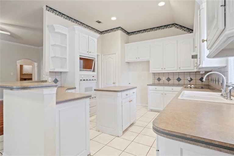 Photo 10 of 28 - 522 Summertree Dr, Keller, TX 76248
