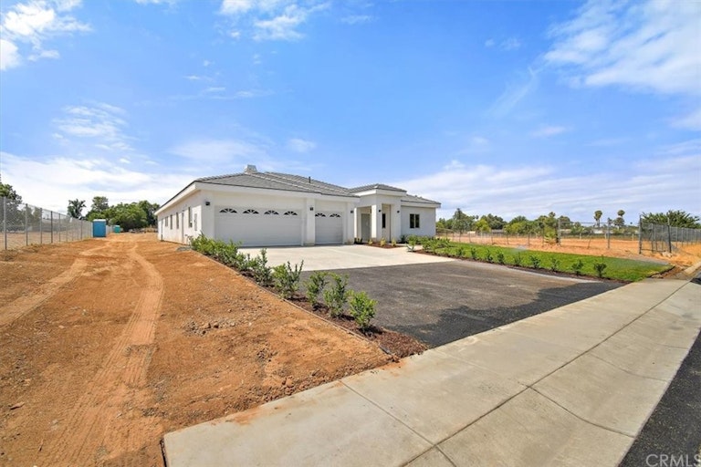 Photo 4 of 42 - 4974 Beatty Dr, Riverside, CA 92504