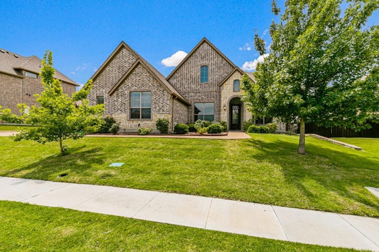 Photo 3 of 25 - 1413 Barrolo Dr, Rockwall, TX 75032