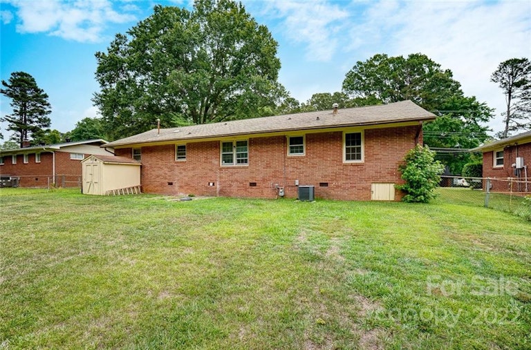 Photo 32 of 36 - 1320 Shannonhouse Dr, Charlotte, NC 28215