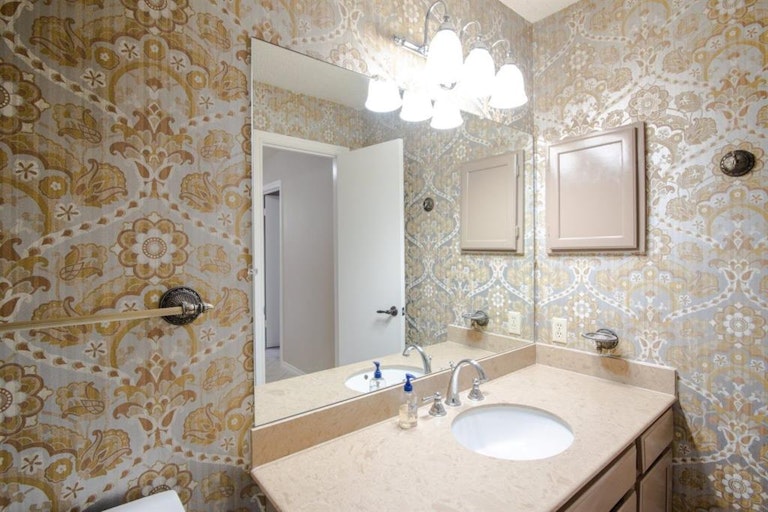 Photo 14 of 18 - 9547 Highland View Dr, Dallas, TX 75238