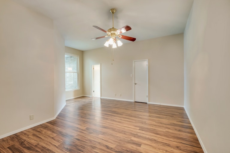 Photo 8 of 27 - 8027 Dove Trail Dr, San Antonio, TX 78244