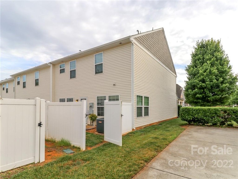 Photo 29 of 39 - 7620 Red Mulberry Way, Charlotte, NC 28273
