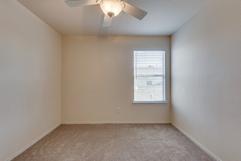 Photo 24 of 31 - 2700 Mountain Lion Dr, Fort Worth, TX 76244