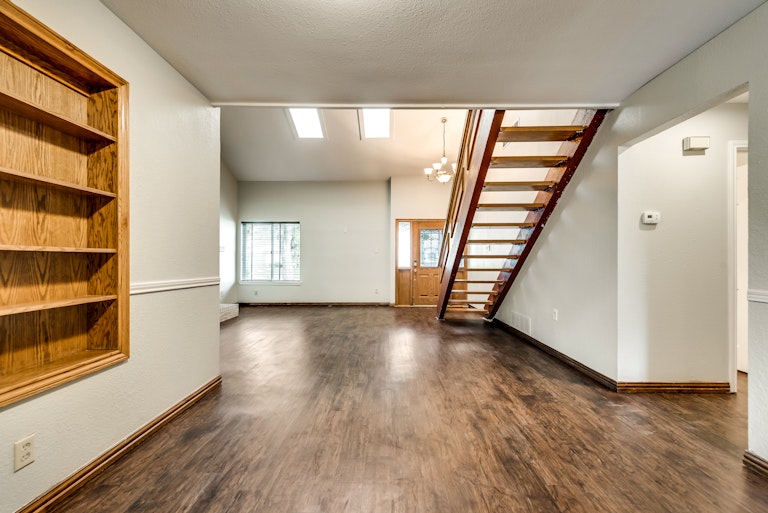 Photo 17 of 30 - 3421 Castle Rock Ln, Garland, TX 75044