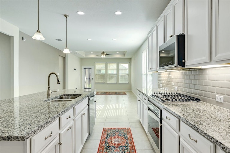 Photo 5 of 23 - 210 Quarryman Dr, Hutto, TX 78634