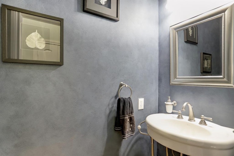 Photo 16 of 34 - 7811 Bent Green Ln, Spring, TX 77389