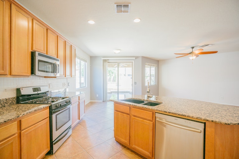 Photo 2 of 20 - 7194 W Lone Tree Trl, Peoria, AZ 85383