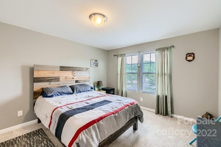 Photo 16 of 33 - 649 Cliffs Inn Cir, Charlotte, NC 28214