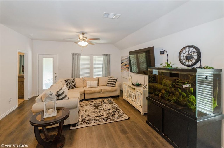 Photo 13 of 38 - 503 Range Dr, Princeton, TX 75407