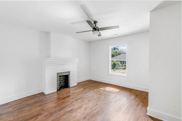 Photo 19 of 28 - 710 S Grand Ave NW, Atlanta, GA 30318