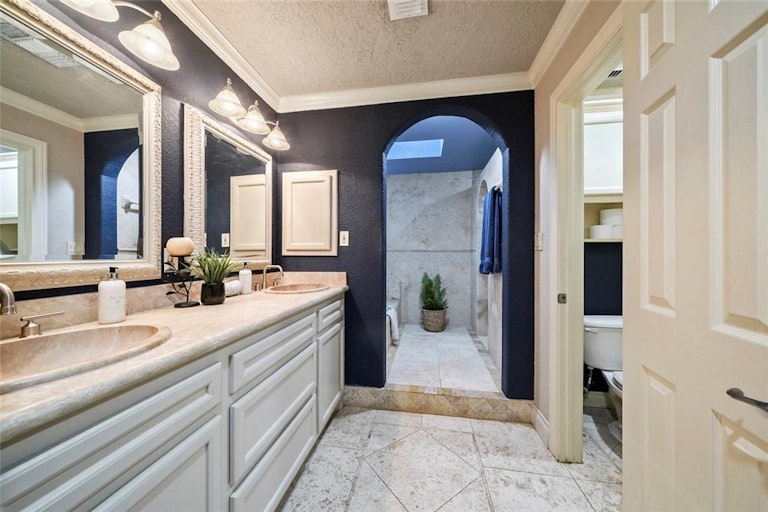 Photo 20 of 44 - 16814 Spruce Run Dr, Spring, TX 77379