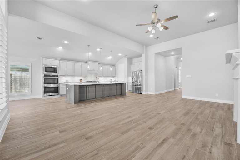 Photo 5 of 38 - 28810 Creekside Bend Dr, Fulshear, TX 77441