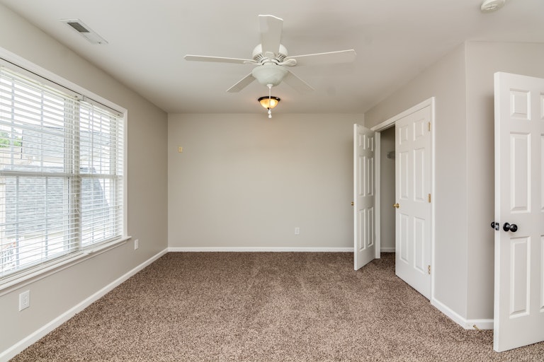 Photo 17 of 21 - 1006 Cantrell Ln, Apex, NC 27502