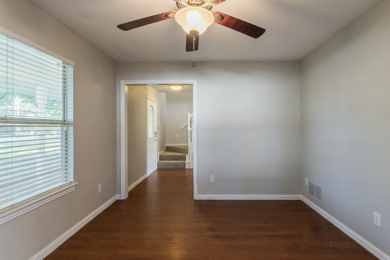 Photo 10 of 28 - 409 Wolf Run Ct, Lavon, TX 75166