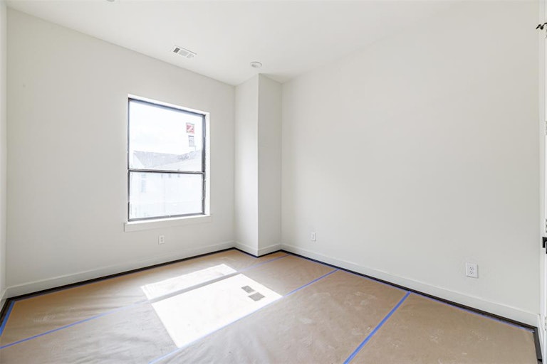 Photo 25 of 45 - 1801 Dunlavy St, Houston, TX 77006