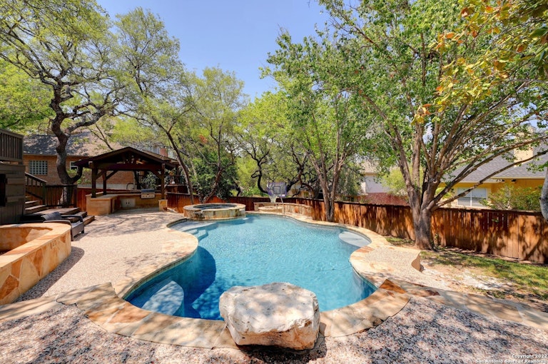 Photo 26 of 32 - 16218 Robinwood Ln, San Antonio, TX 78248