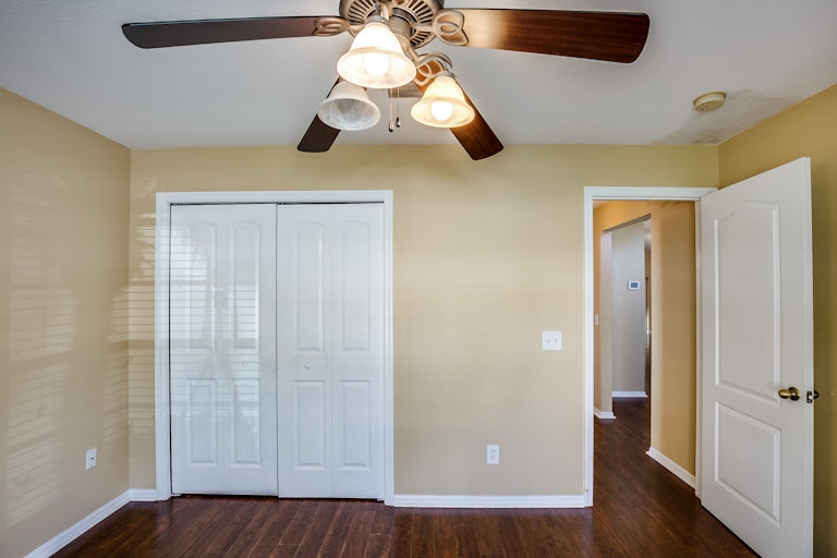 Photo 10 of 11 - 24620 Laurel Ridge Dr, Lutz, FL 33559