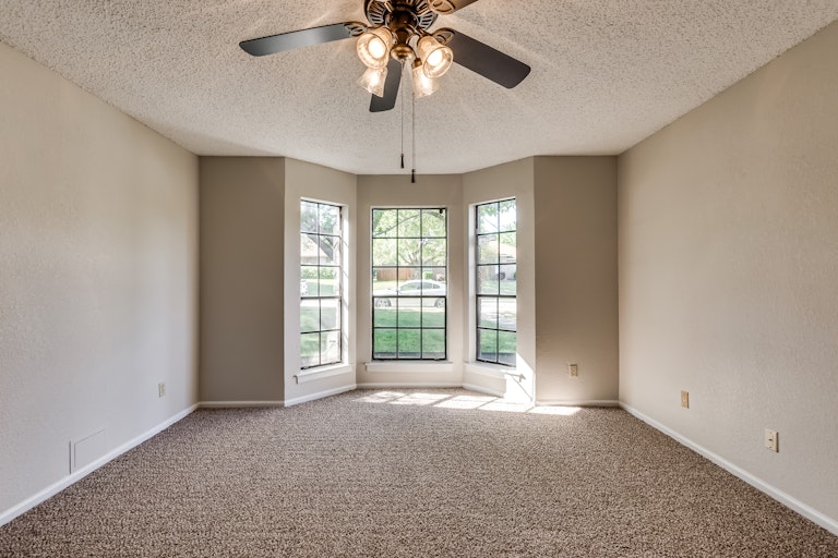 Photo 13 of 26 - 1016 Mapleleaf Ln, Coppell, TX 75019