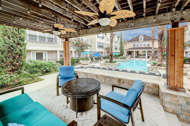 Photo 16 of 20 - 3001 Murworth Dr #501, Houston, TX 77025
