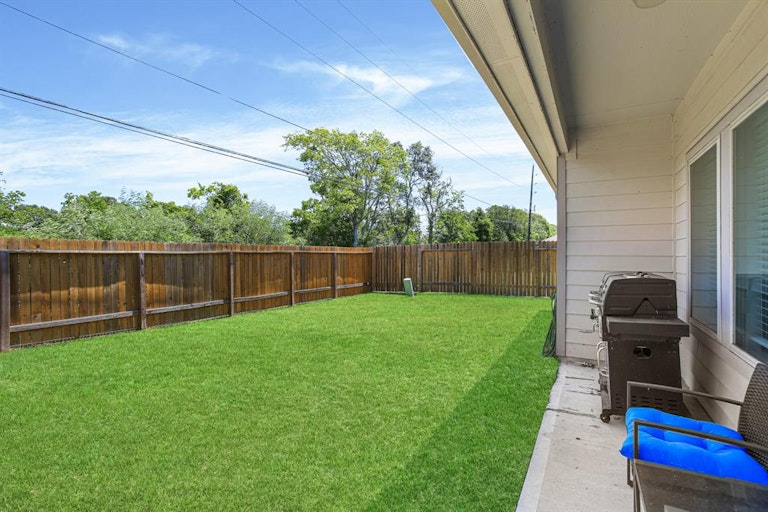 Photo 30 of 31 - 227 Murrieta Ln, Rosharon, TX 77583