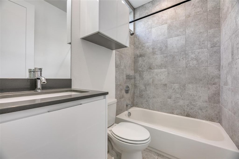 Photo 20 of 27 - 1234 Hyde Ct, Dallas, TX 75215