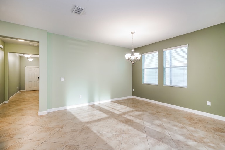 Photo 5 of 42 - 19303 Prairie Tree Pl, Tampa, FL 33647