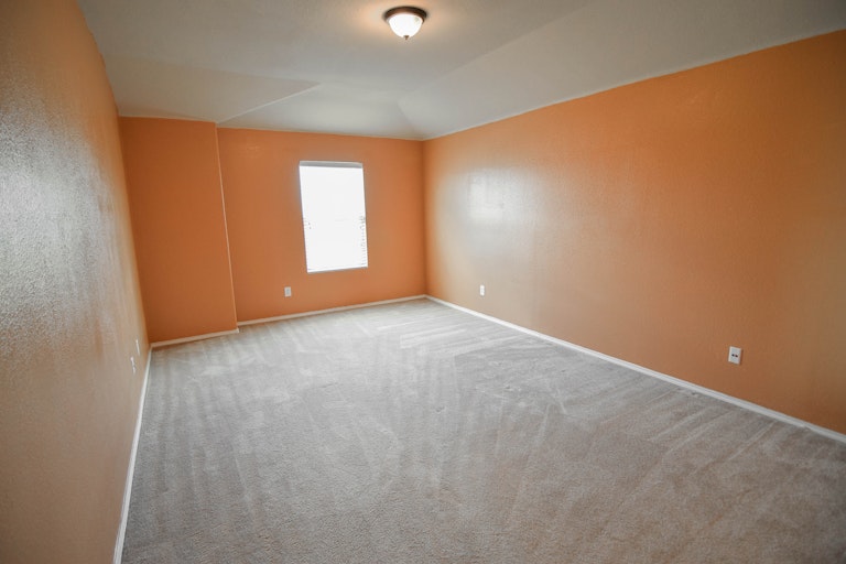 Photo 27 of 37 - 1701 Grassy View Dr, Fort Worth, TX 76131