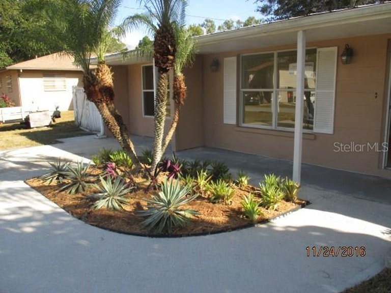 Photo 3 of 21 - 4052 San Luis Dr, Sarasota, FL 34235