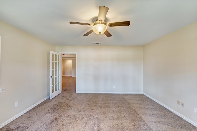 Photo 12 of 27 - 2913 Panhandle Dr, Grapevine, TX 76051